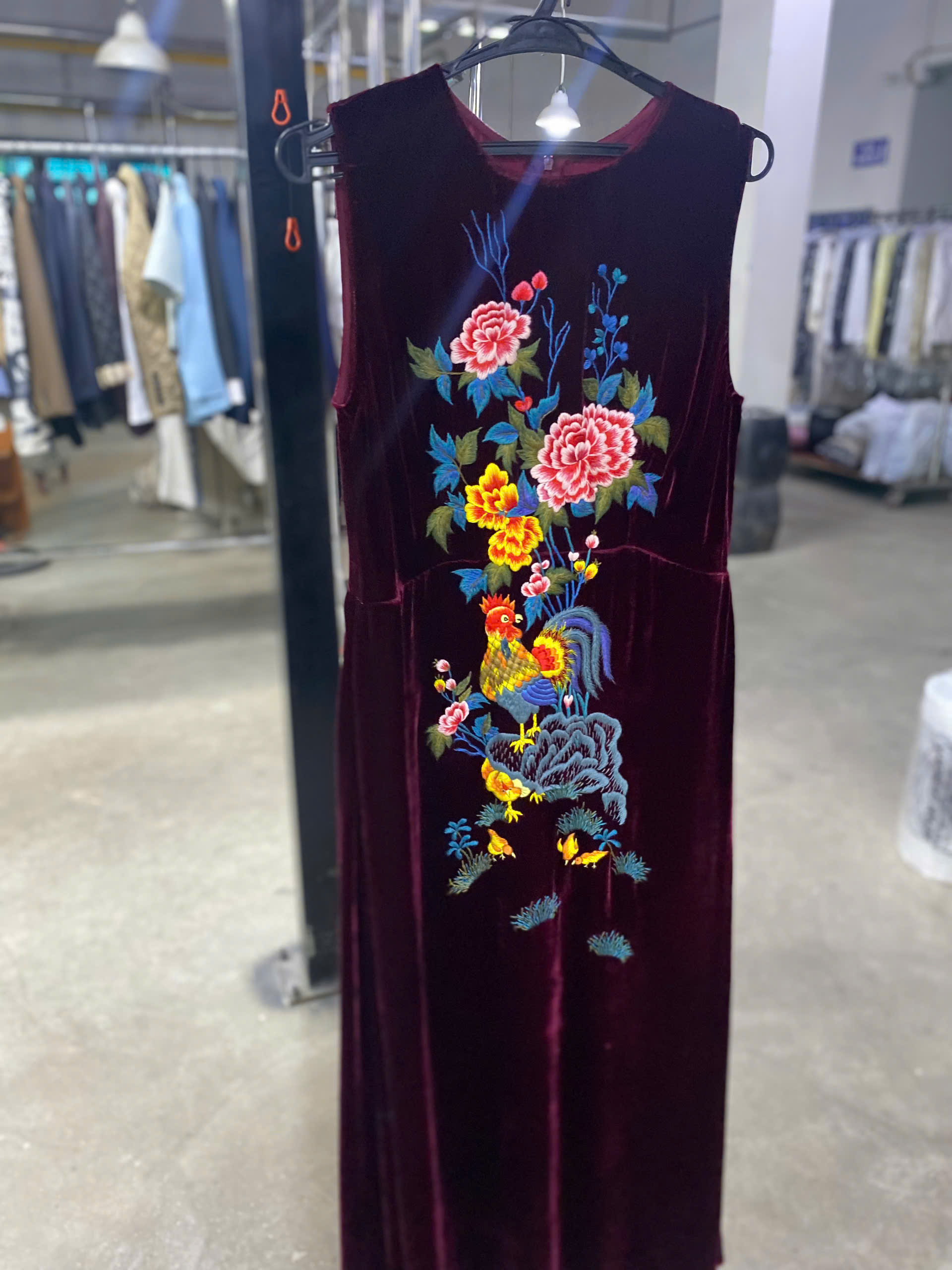 Làm sao để giặt váy nhung thêu an toàn mà không làm hỏng vải cùng Japan Laundry tìm hiểu nhé .